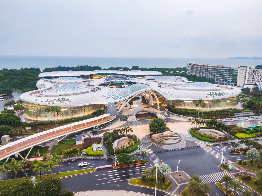 紧跟离岛免税政策导向，中免集团立足海南打造免税消费新生态