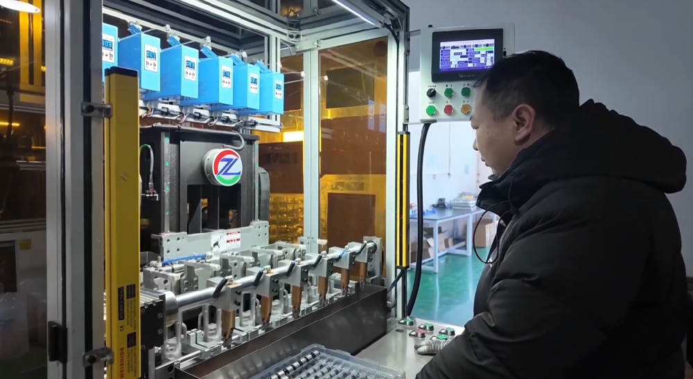 科技赋能智慧生产 自研零件驱动全球品牌